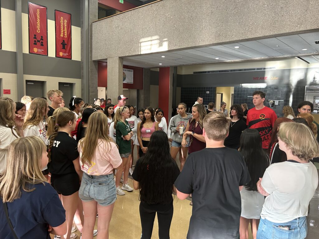 foto de estudiantes en la noche de vuelta al cole